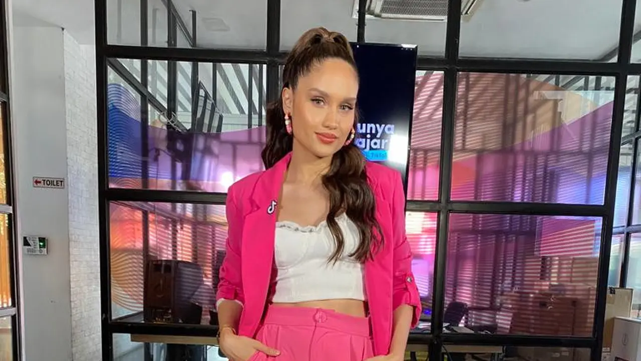 Cinta Laura