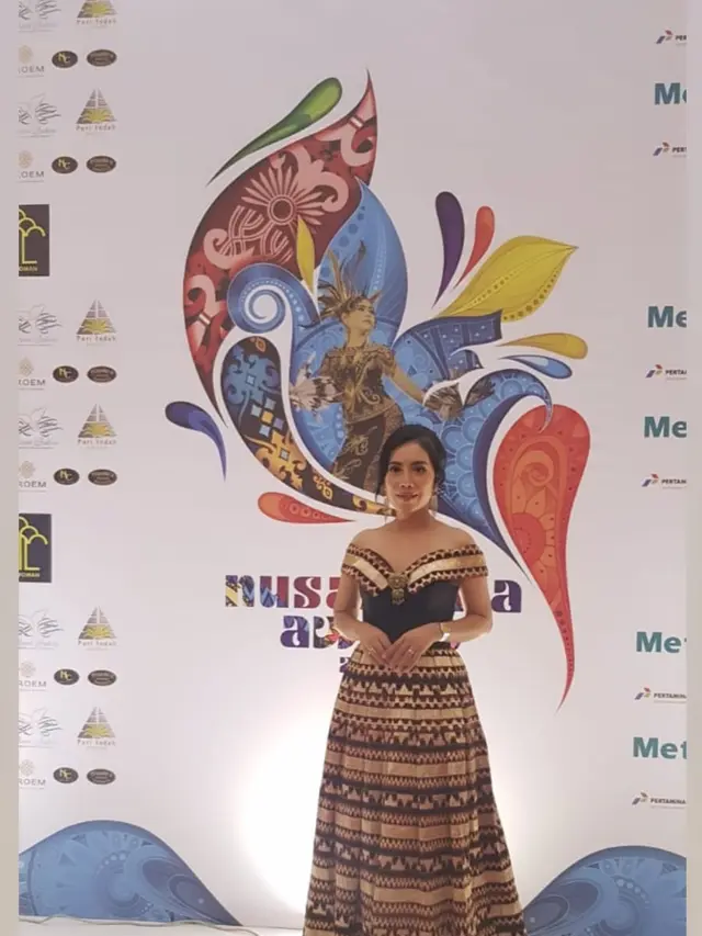 Tapis Lampung Koleksi Nasya Collyer Warnai Megahnya Nusantara Award 2024 