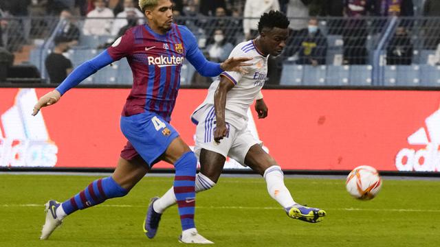 Foto: Federico Valverde Hentikan Kejaran Gol Penyeimbang Barcelona atas Real Madrid di Laga El Clasico Piala Super Spanyol