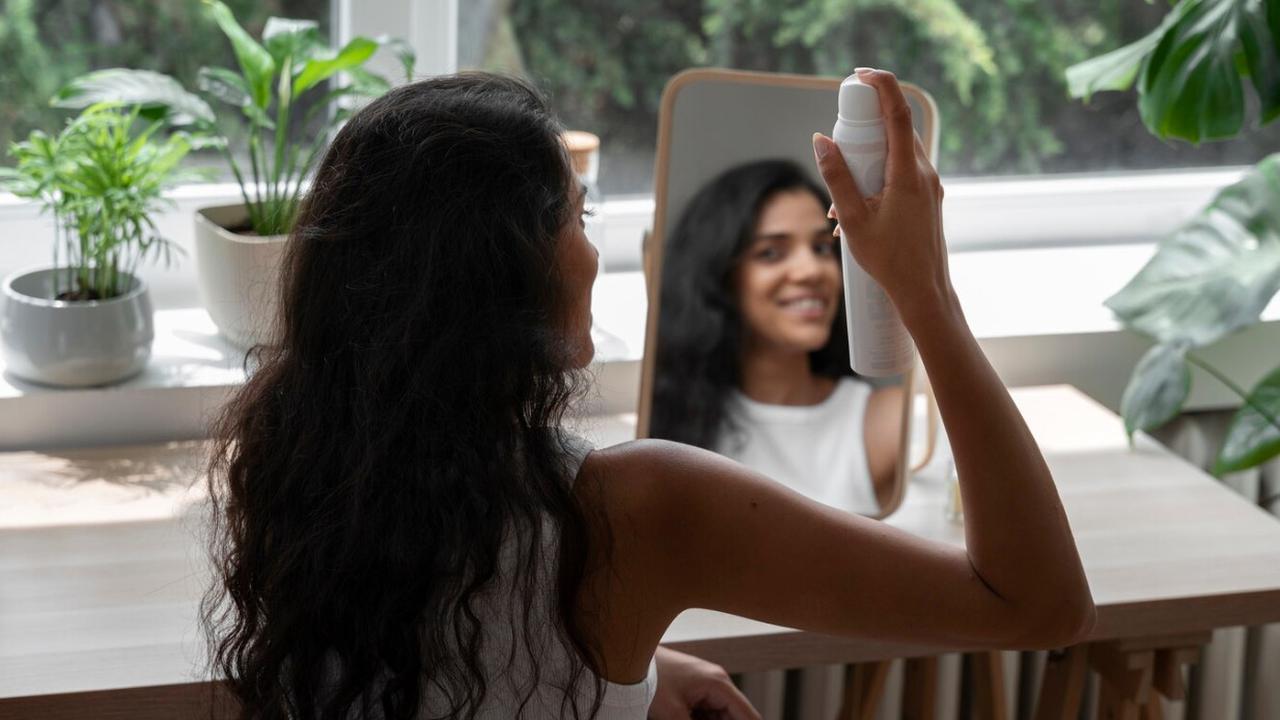 Rambut Rontok? Kenali Penyebab dan Temukan Solusi yang Tepat