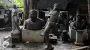 Patung-patung dipajang di sudut kios Pasar Seni Ancol, Jakarta, Rabu (9/11). Meski terbilang sepi pengunjung, beberapa seniman memilih tetap bertahan dan terus berkarya di Pasar Seni Ancol. (Liputan6.com/Helmi Fithriansyah)