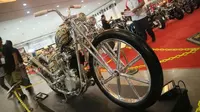 Falcon, modifikasi berbasis Harley-Davidson Knucklehead lansiran 1945 ditampil di Kustomfest 2018 untuk nantinya akan dilombakan di festival kustom Yokohama Hot Rod Custom Show 2018. (Herdi Muhardi)