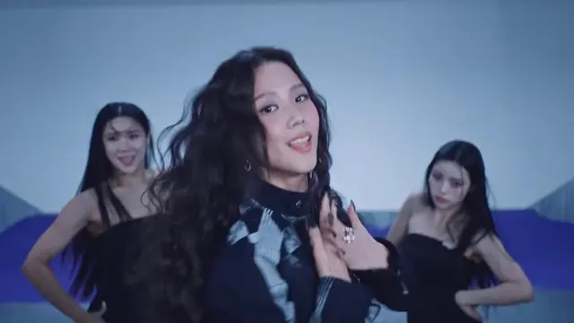 Jisoo BLACKPINK Tampil Edgy dalam Dior untuk Video Performance 'Earthquake'