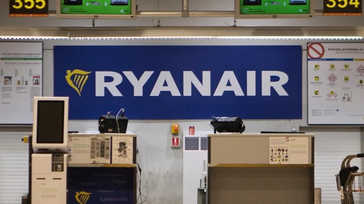 Jendela Pesawat Ryanair Terlepas di Udara, Penumpang Nyaris Tersedot Keluar