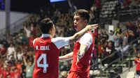M. Iqbal merayakan gol Timnas Futsal Indonesia ke gawang Latvia pada final Four Nations Cup 2025 di GBK Basket Hall, Senayan, Jakarta, pada Minggu (21/9/2025). (Bola.com/Abdul Aziz)