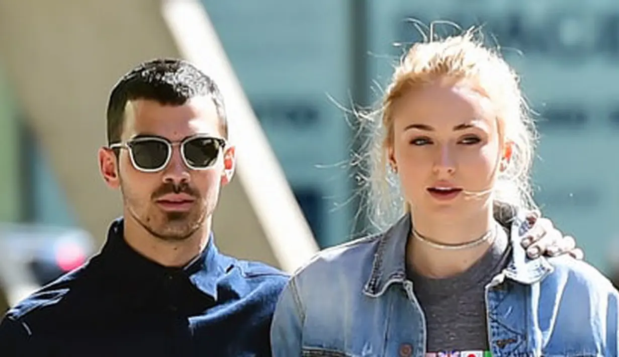 Seperti melansir dari majalah Life & Style, seorang sumber menceritakan soal rencana pernikahan Sophie dan Jo. Ia juga menyebutkan lokasi pernikahannya dan alasan pasangan tersebut memilihnya. (Doc. Enews)