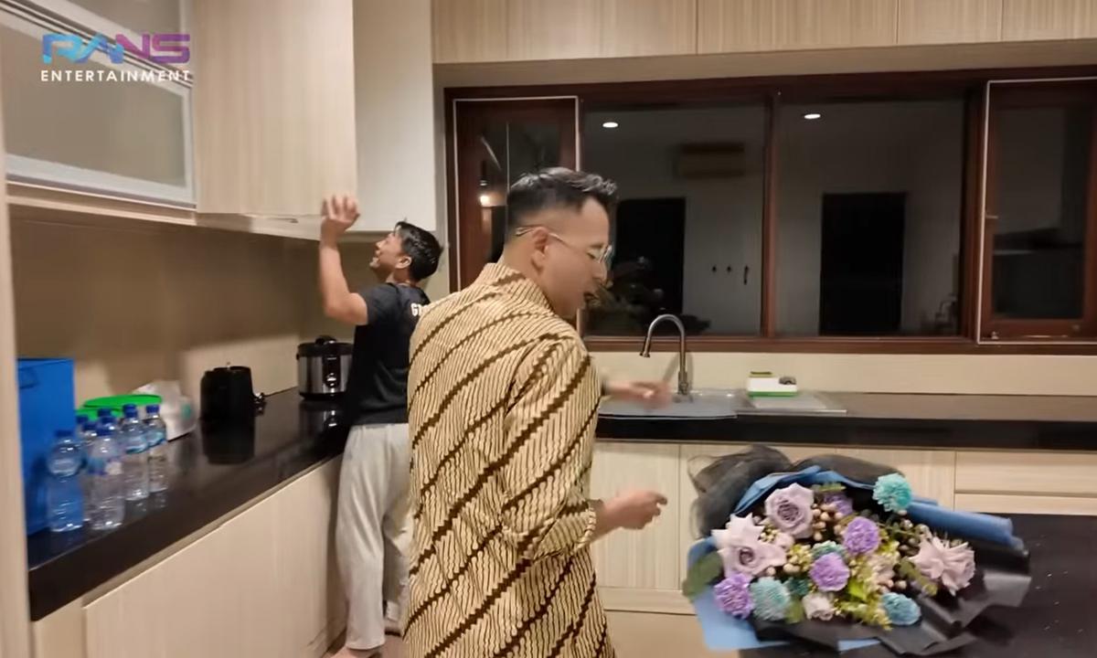 5 Potret Dapur Rumah Baru Ariel Noah Jarang Tersorot, Luas Banget tapi Perabotan Cuma Ada Kompor & Magicom