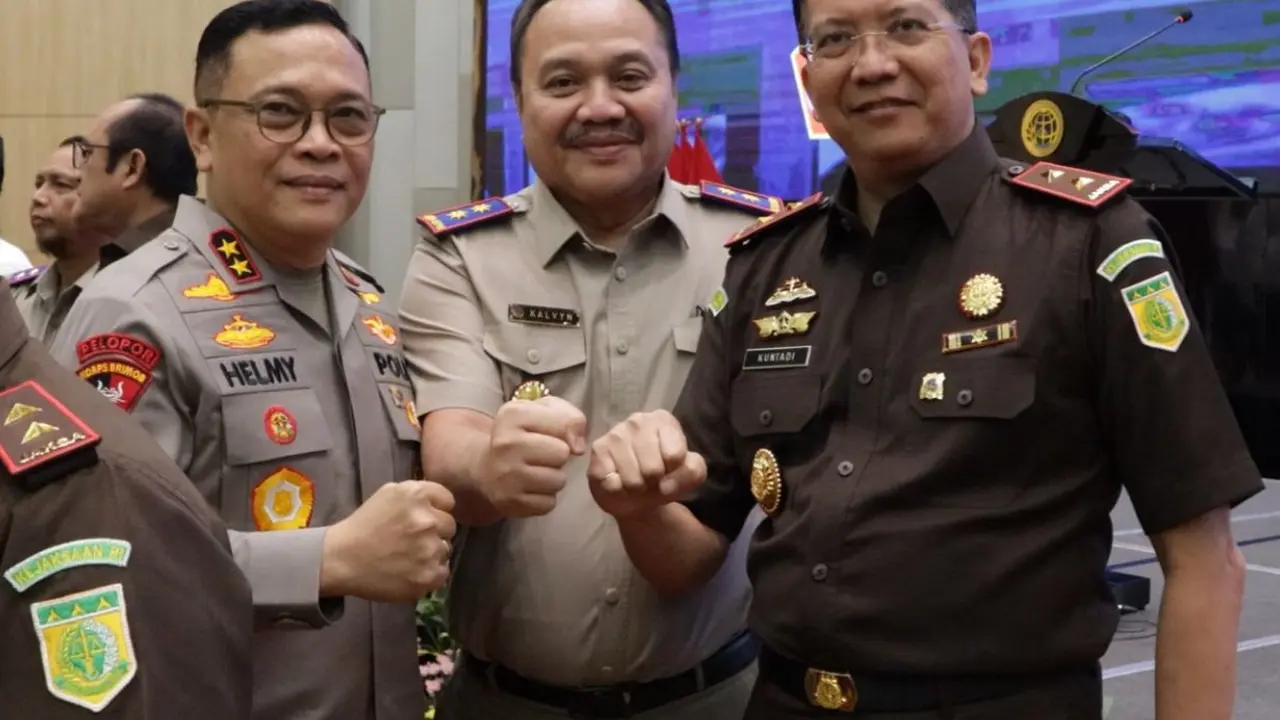 Polda Lampung untuk kali kedua menerima penghargaan pin emas