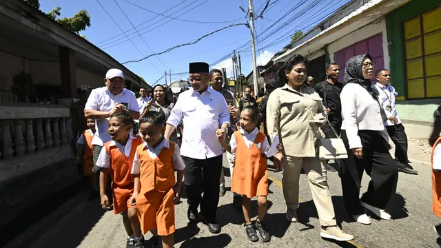 Menteri Pendidikan Dasar dan Menengah, Abdul Mu'ti saat berkunjung di Kupang, NTT.