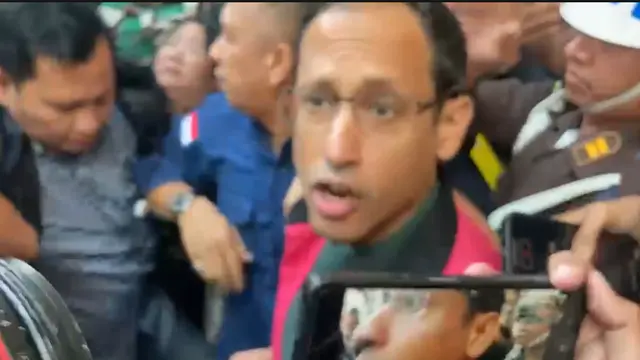 Nadiem Makarim Kenakan Rompi Tahanan
