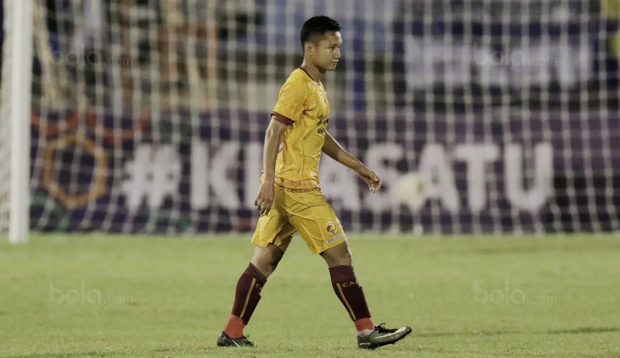 Gelandang Sriwijaya FC, Syahrian Abimanyu, saat pertandingan melawan Arema FC pada laga perempat final Piala Presiden di Stadion Manahan, Solo, Minggu, (4/2/2018). Sriwjaya FC menang 3-1 atas Arema FC. (Bola.com/M Iqbal Ichsan)