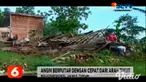 Hujan disertai angin puting beliung melanda Kabupaten Bojonegoro, Jawa Timur Sabtu sore (14/11). Akibatnya dua bangunan warga di dua desa, di dua kecamatan roboh dengan tanah.