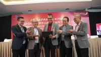 Direktur Utama Busrul Iman bersama Direktur Keuangan, Treasury & Global Services Edi Masrianto, Direktur Mikro, Ritel & Menengah R. Arief Wicaksono serta Direktur Manajemen Risiko Eko Susetyono di Bursa Efek Indonesia (BEI) Jakarta, Selasa (25/7).