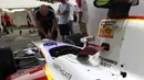 Mobil milik Rio Haryanto terdapat tulisan tagar Jules Bianchi. (Bola.com/Reza Khomaini)
