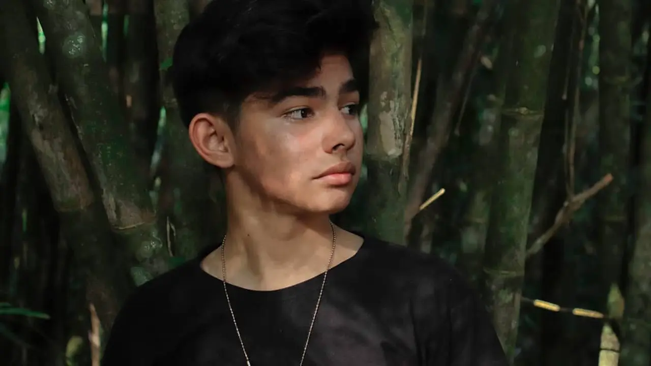 Siapa Andrew Kalaweit? Bocah Tampan yang Tinggal di Hutan Kalimantan