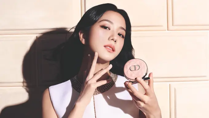 Pesona Kecantikan Flawless Jisoo BLACKPINK dalam Kampanye Dior Forever Terbaru