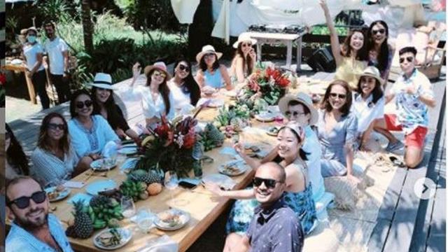 Rayakan Ulang  Tahun  di Bali Luna Maya Dapat Kue Bertema 