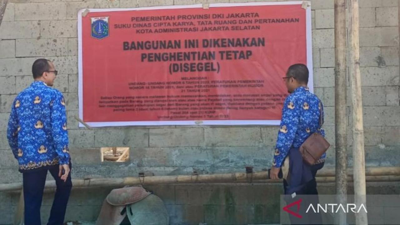 Pemkot Jaksel Segel Lapangan Padel Tak Berizin di Tebet, Warga Keluhkan Pembangunan