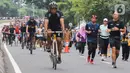 Sejumlah warga berolahraga saat Hari Bebas Kendaraan Bermotor (HBKB) di Bundaran Hotel Indonesia (HI), Jakarta, Minggu (29/12/2024). (Liputan6.com/Herman Zakharia)