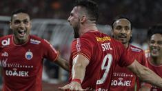 Striker Persija Jakarta, Marko Simic, merayakan gol yang dicetaknya ke gawang Arema FC pada laga Liga 1 di SUGBK, Jakarta, Sabtu (31/3/2018). Persija menang 3-1 atas Arema FC. (Bola.com/Vitalis Yogi Trisna)