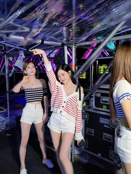 Tiffany SNSD atau Tiffany Young dan Taeyeon SNSD. (Foto: Instagram/ tiffanyyoungofficial)