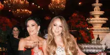 Sementara itu, diva Mariah Carey tampil menawan dalam gaun spaghetti strap berkilau warna emas yang memancarkan aura mewah khas dirinya.   [@krisjenner].