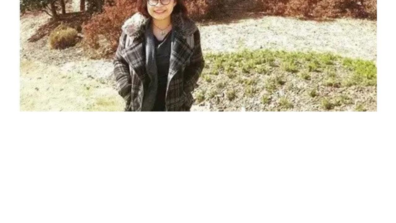 Beberapa tahun yang lalu, Ninies menyelesaikan pendidikan S1-nya di Universitas Terbuka. Setelah itu, ia melanjutkan pendidikannya di Kennesaw State University di Georgia.