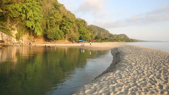 Menjadi ekspedisi Terios 7 Wonders ketiga tahun ini, perjalanan di Kolaka, Sulawesi Tenggara hari kedua diisi dengan menyambangi tiga wisata air.