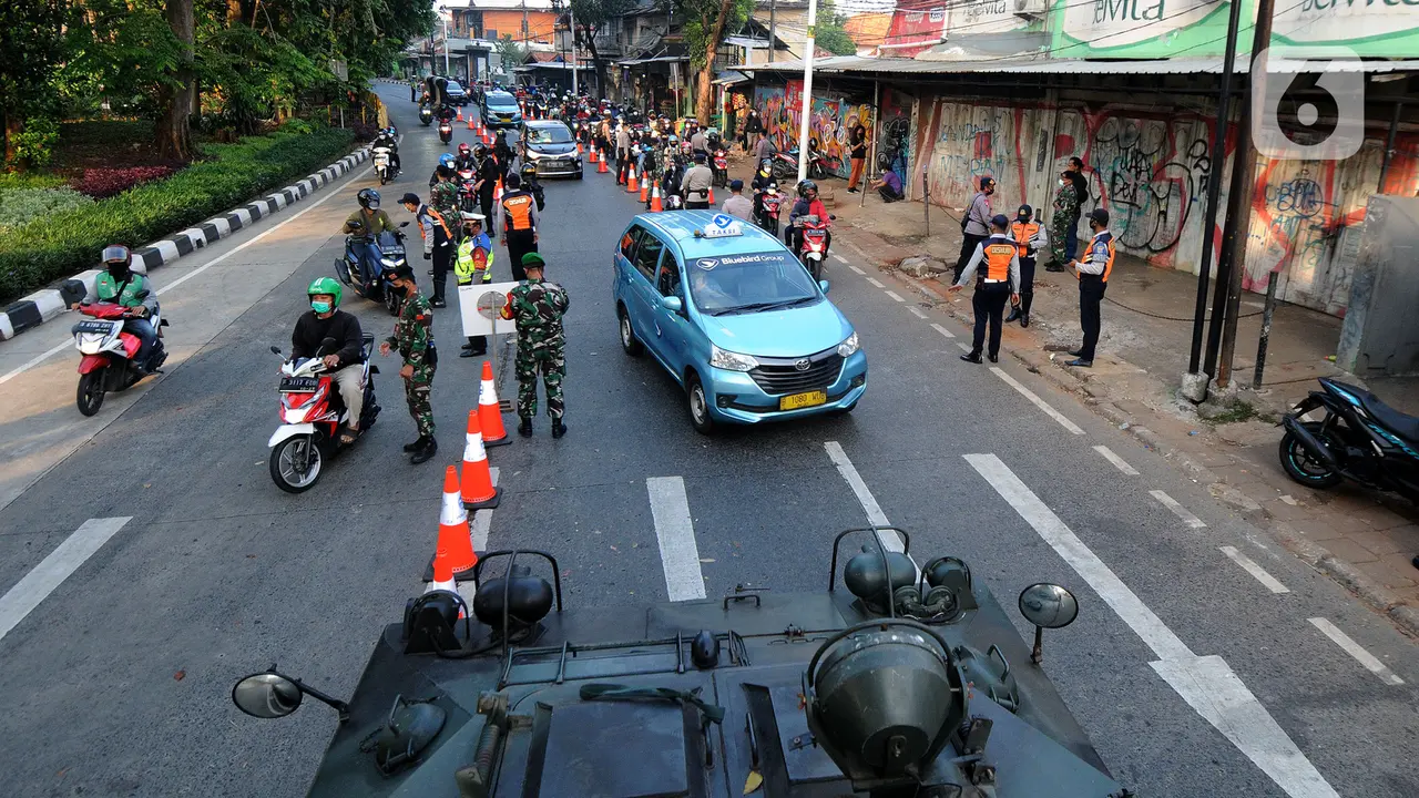 Kanalisasi Arus Lalu Lintas di Pos Penyekatan PPKM Darurat