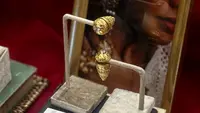 Tips Padu Padan Kebaya dengan Aksesori, Jangan Takut Bereksperimen