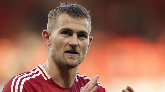 Foto: Pengorbanan Berdarah-Darah Matthijs de Ligt saat Bawa MU Menang Comeback atas Brentford di Liga Inggris
