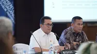 Menteri Perdagangan, Budi Santoso memimpin Rapat Koordinasi Nasional Ketersediaan Pasokan dan Stabilisasi Harga Minyak Goreng selama Nataru 2024, serta Persiapan Puasa dan Idulfitri 2025 di Kantor Kementerian Perdagangan, Kamis (28/11/2024). (Foto: Istimewa)
