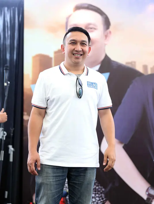 "Ini merupakan ide kami untuk merayakan HUT RI ke-71, jadilah ini kita melakukan Bakti Sosial Kemerdekaan. Kita berharap semoga ini menjadi hal yang positif bagi semua pihak," sambung Augie Fantinus. (Nurwahyunan/Bintang.com)