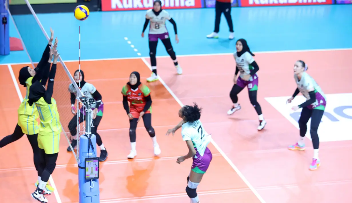 Pada set keempat, JPE mampu mencuri kemenangan 25-21 dan membuat laga ditentukan melalui set kelima. (Dok. PBVSI)