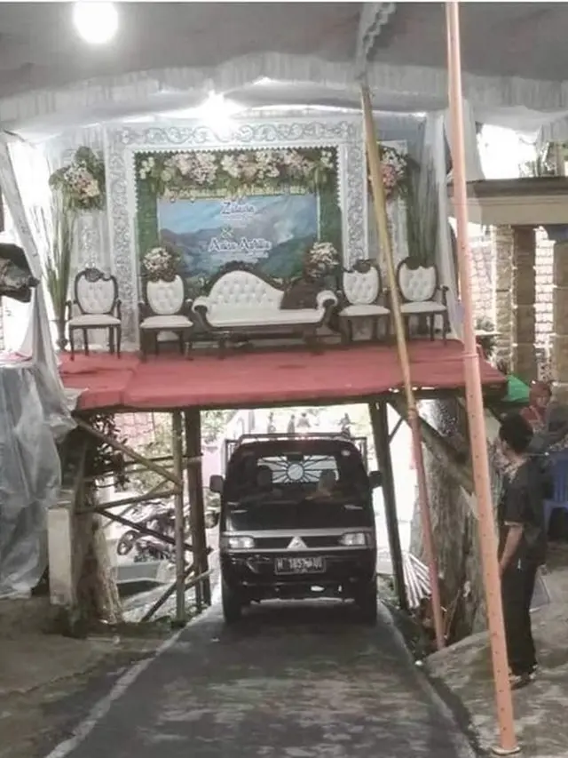 6 Tempat Nikahan Low Budget Ini Kelewat Unik, Kocak