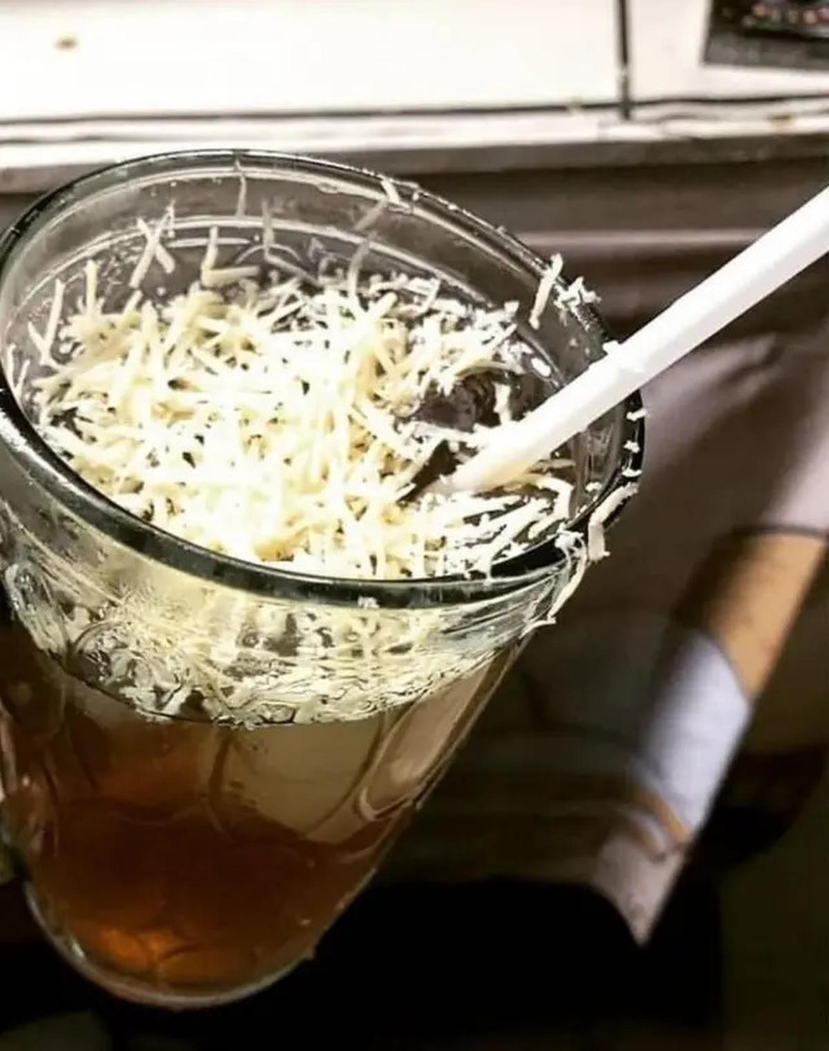 10 Potret Kocak Orang Minum Es Teh di Cuaca yang Panas Ini Bikin Tepuk Jidat