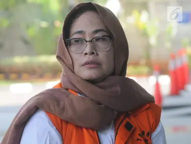 Orang kepercayaan I Nyoman Dhamantra, Mirawati Basri tiba untuk menjalani pemeriksaan perdana usai terjaring OTT di Gedung KPK, Jakarta, Selasa (13/8/2019). (merdeka.com/Dwi Narwoko)