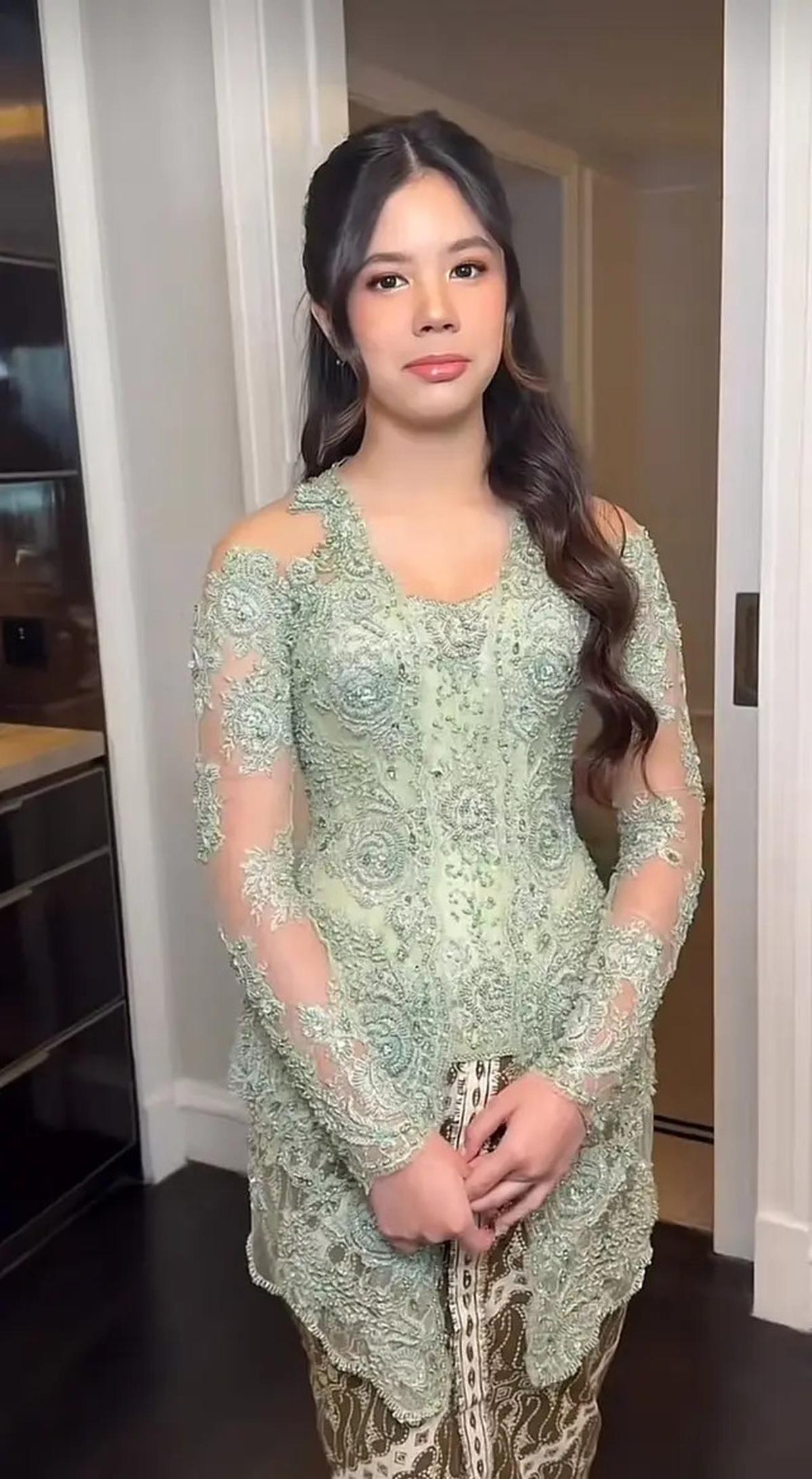 Aura Mewah dan Lembut Shafeea Ahmad Saat Hadiri Pernikahan Al Ghazali, Soft Glam Look-nya Bikin Terpukau