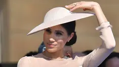 Duchess of Sussex, Meghan Markle menghadiri pesta kebun Istana Buckingham di London, Selasa (22/5). Tiga hari setelah pernikahannya dengan Pangeran Harry, Meghan tampil perdana di depan publik bersama sang suami. (Dominic Lipinski/Pool Photo via AP)
