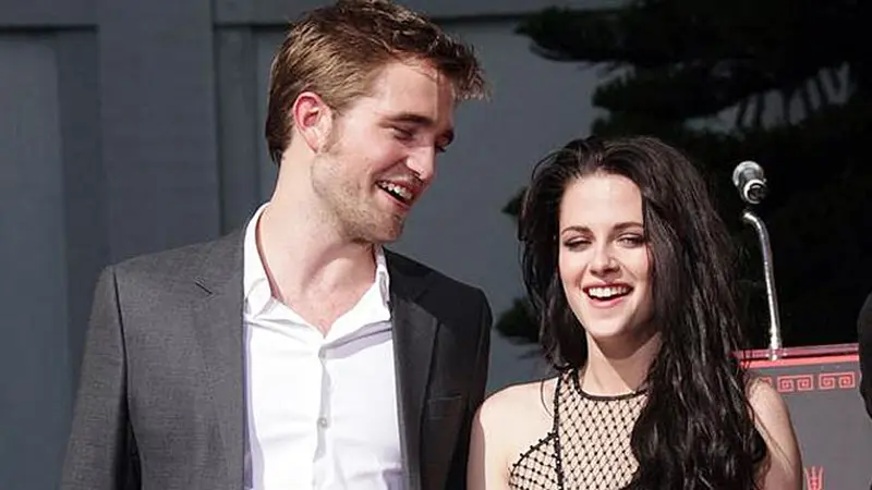 robert-pattinson-kristen-stewart-131114b