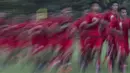 Para pemain Persija berlari saat latihan perdana Macan Kemayoran di Lapangan Sutasoma, Jakarta, Senin (18/12/2017). Latihan ini diikuti oleh 31 pemain, yang tujuh diantaranya pemain baru. (Bola.com/Vitalis Yogi Trisna)