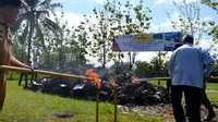 Ribuan jaring penangkap benih udang lobster hasil operasi gabungan TNI AL dan Kementrian KKP dimusnahkan di Mako Lanal Bengkulu. (Liputan6.com/Yuliardi Hardjo)