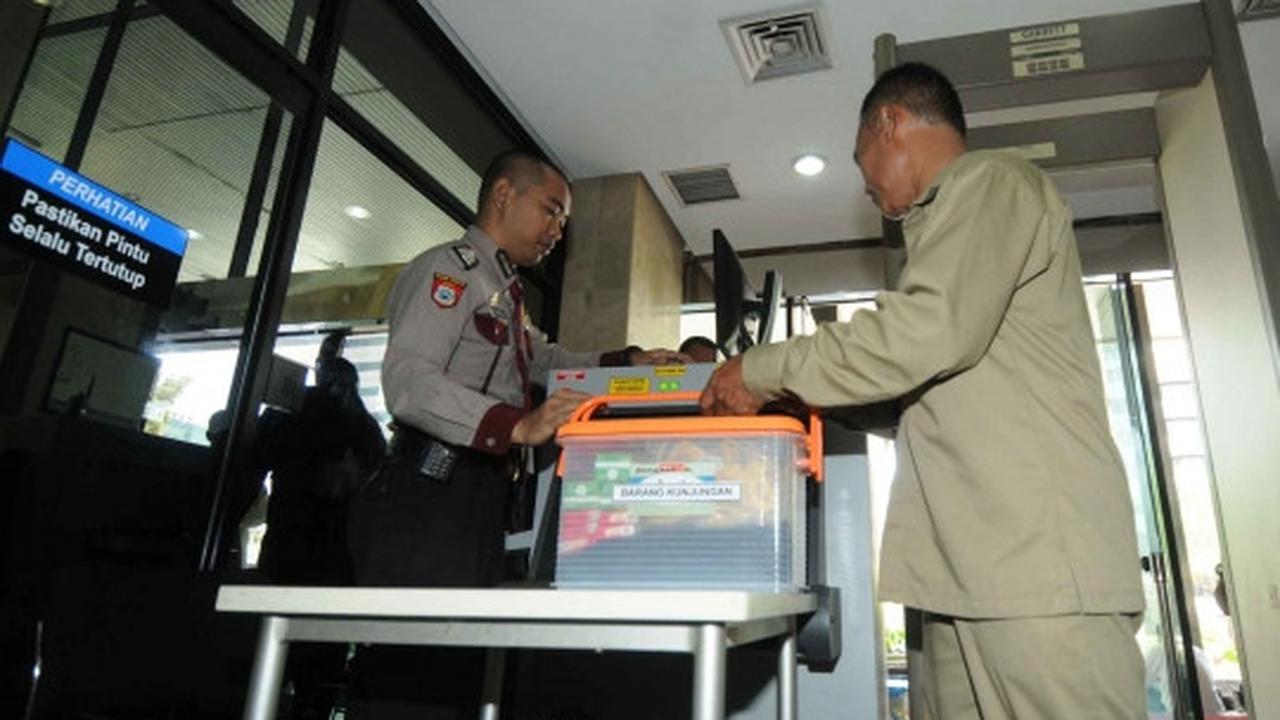 Jelang Lebaran, barang para tahanan KPK diperiksa sinar X