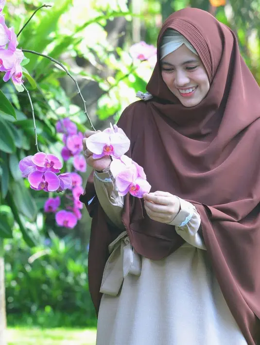 “Tadinya mengira akan menghabiskan bulan Ramadan lebih banyak di lokasi syuting. Tapi ternyata sebelum Ramadan sudah selesai syutingnya, Jadi lebih banyak di rumah," ujarnya. (instagram/ichasoebandono)