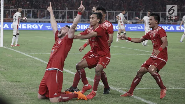 Unggul di Babak Pertama, Striker Persija Jakarta Marko Simic Lakukan Selebrasi