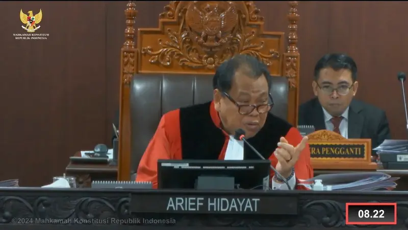 Hakim Konstitusi Arief Hidayat menilai KPU tidak serius usai kedapatan absen di sidang sengketa Pileg 2024 pada panel tiga yang digelar Gedung Mahkamah Konstitusi (MK) hari ini, Kamis (2/5/2024).