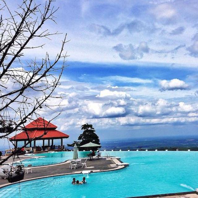 Bertandang Ke Kolam Renang Paling Instagrammable Di Purwakarta Lifestyle Fimela Com