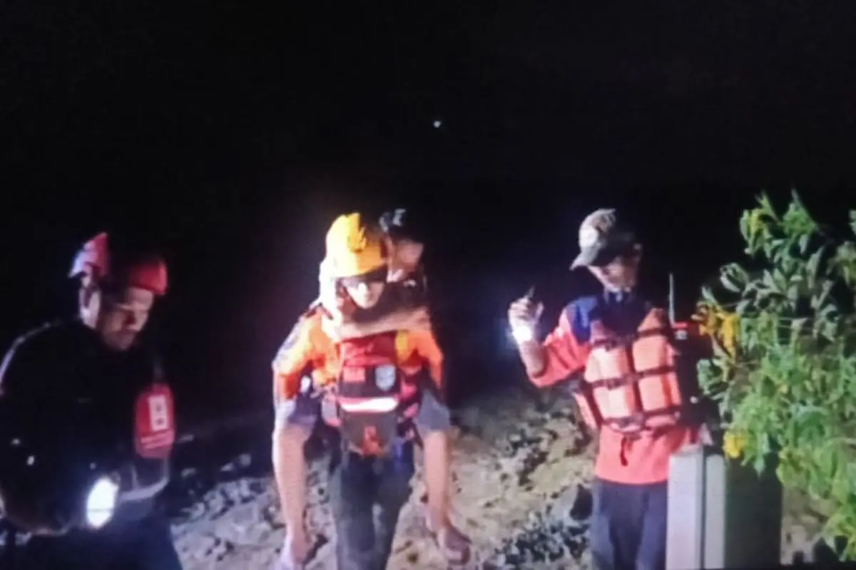 Proses evakuasi warga terdampak banjir.
