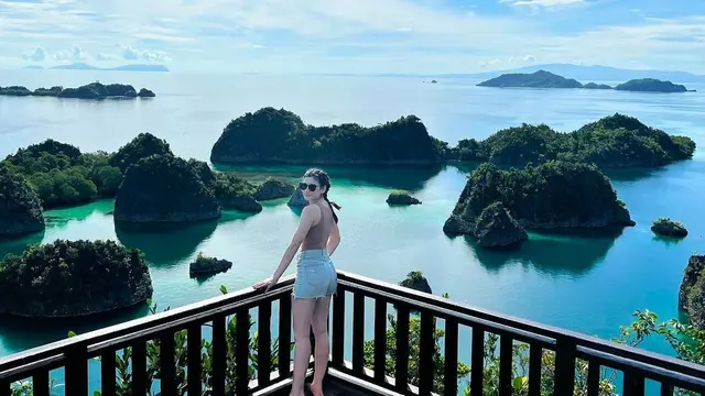 Gaya Kasual Iris Wullur ketika Liburan yang Ungkap Perselingkuhan Suami. (Dok: IG https://www.instagram.com/p/BynnGhnBB5x/?igsh=MWxqbWR5aHNpaDRtNQ==)