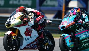 Mario Suryo Aji (kiri) pada balapan Moto2 Thailand 2026. (Honda Team Asia)